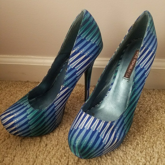 Heels - Picture 2 of 4